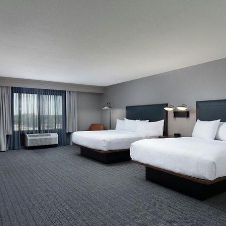 Готель Courtyard By Marriott Wichita At Old Town Екстер'єр фото