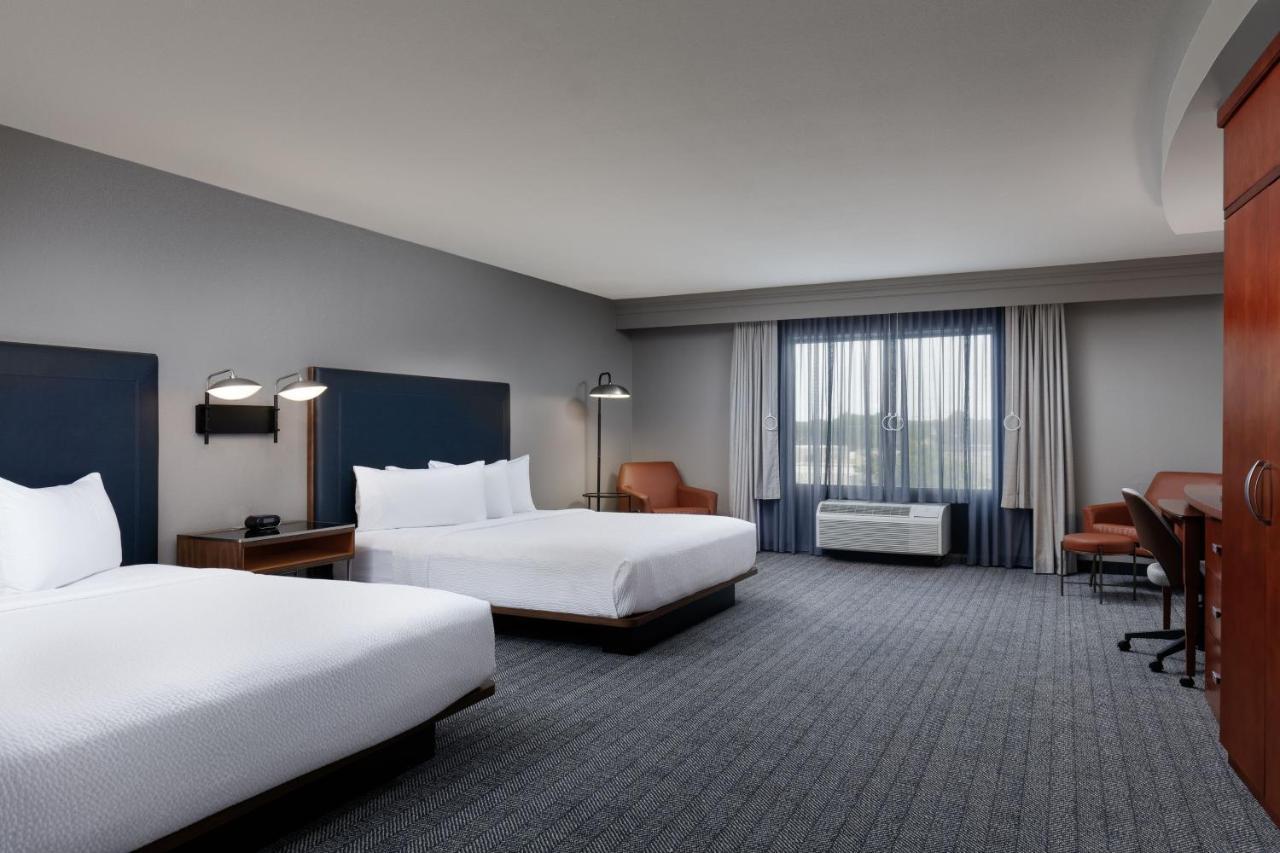 Готель Courtyard By Marriott Wichita At Old Town Екстер'єр фото