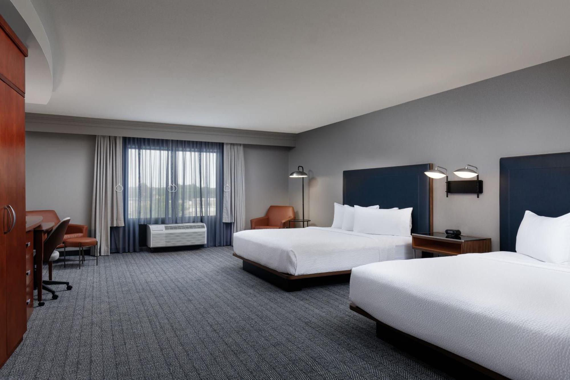 Готель Courtyard By Marriott Wichita At Old Town Екстер'єр фото