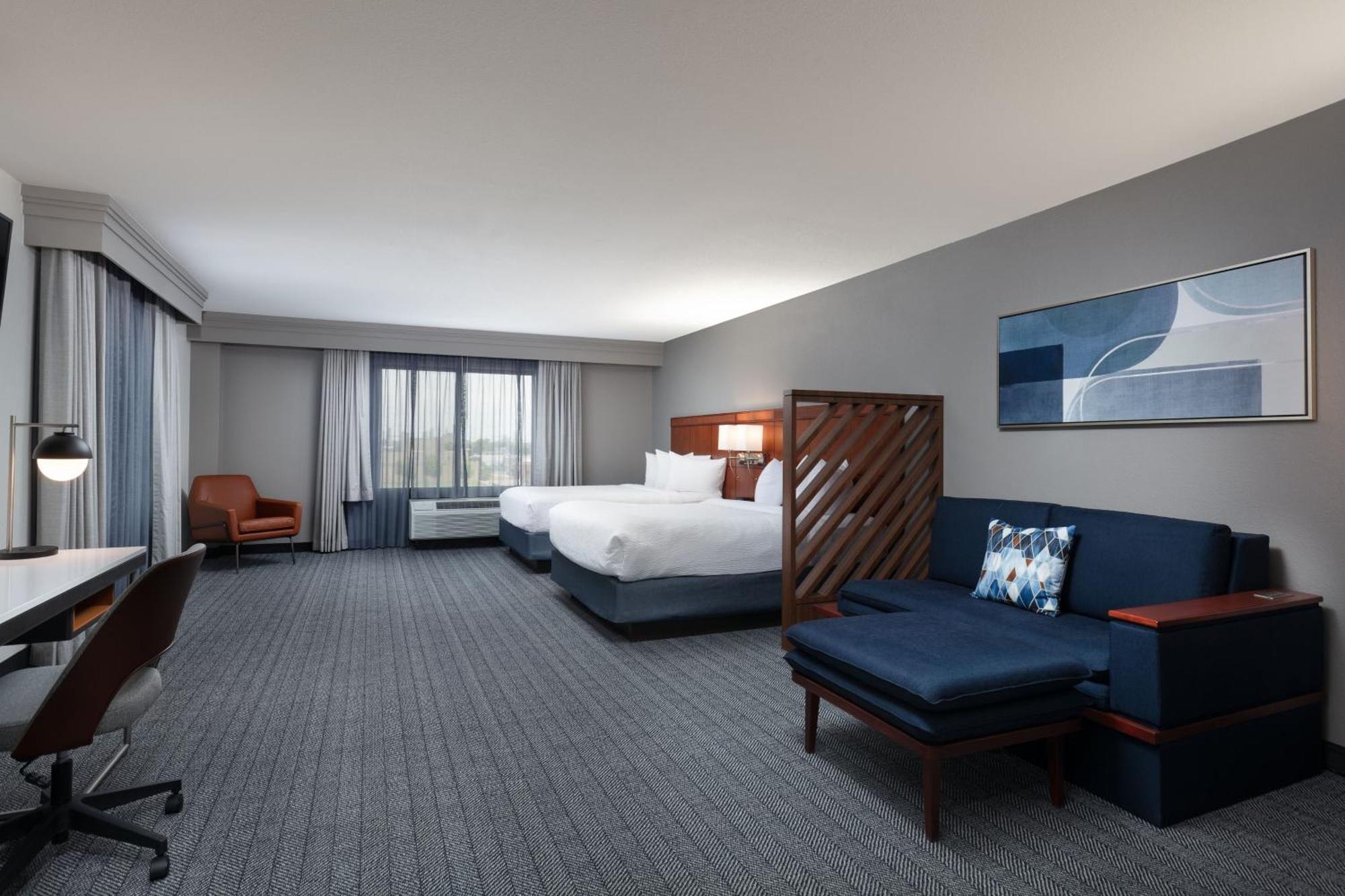 Готель Courtyard By Marriott Wichita At Old Town Екстер'єр фото