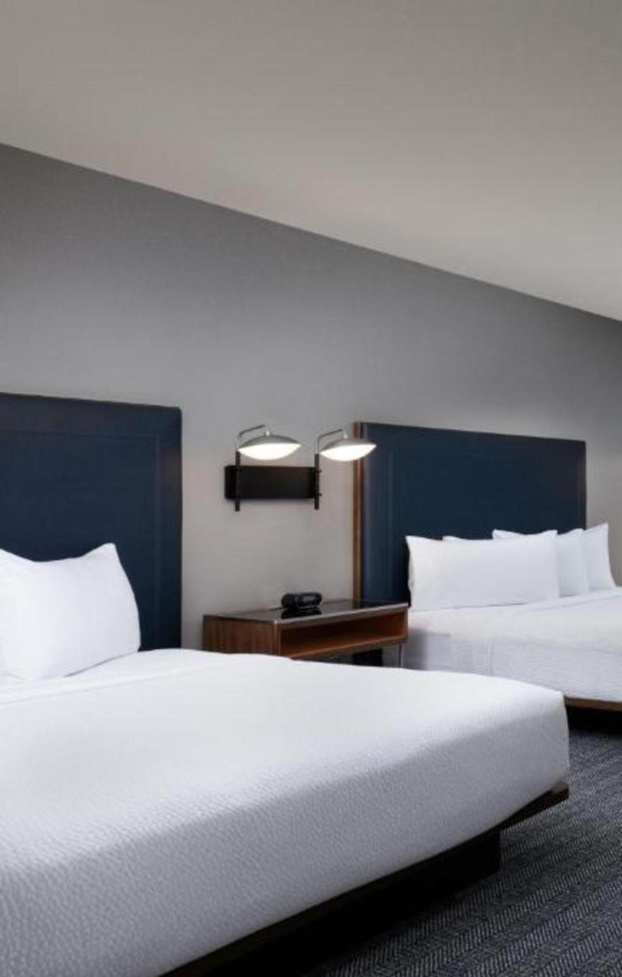 Готель Courtyard By Marriott Wichita At Old Town Екстер'єр фото
