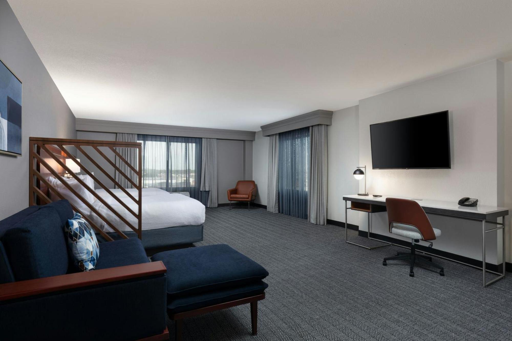 Готель Courtyard By Marriott Wichita At Old Town Екстер'єр фото