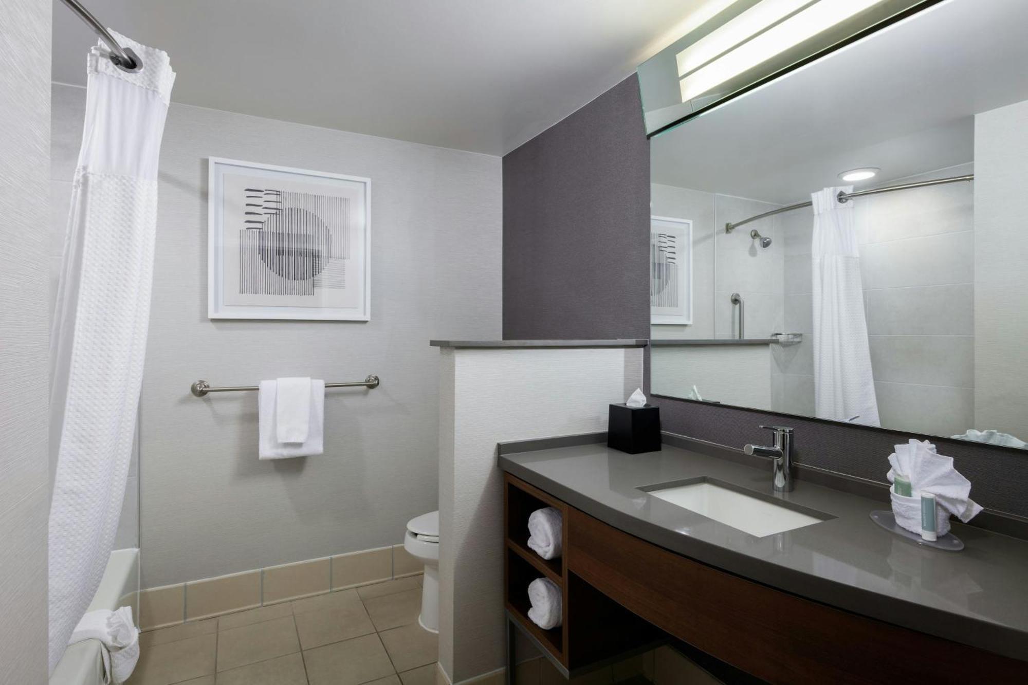 Готель Courtyard By Marriott Wichita At Old Town Екстер'єр фото