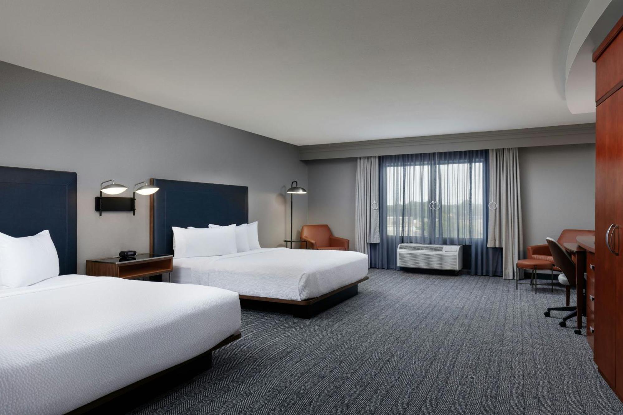 Готель Courtyard By Marriott Wichita At Old Town Екстер'єр фото