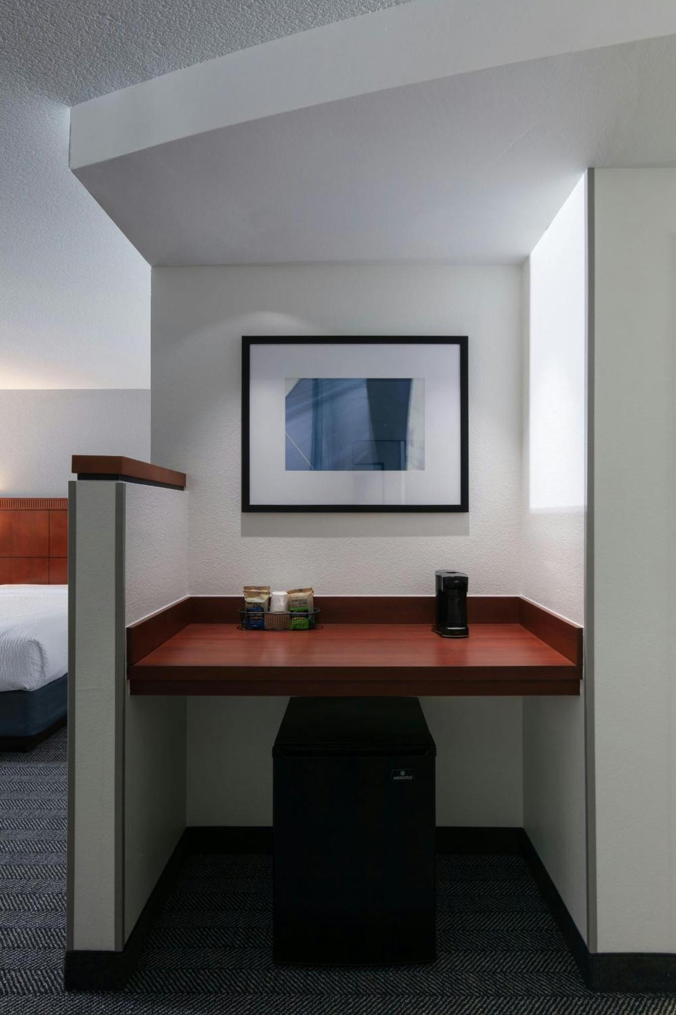 Готель Courtyard By Marriott Wichita At Old Town Екстер'єр фото