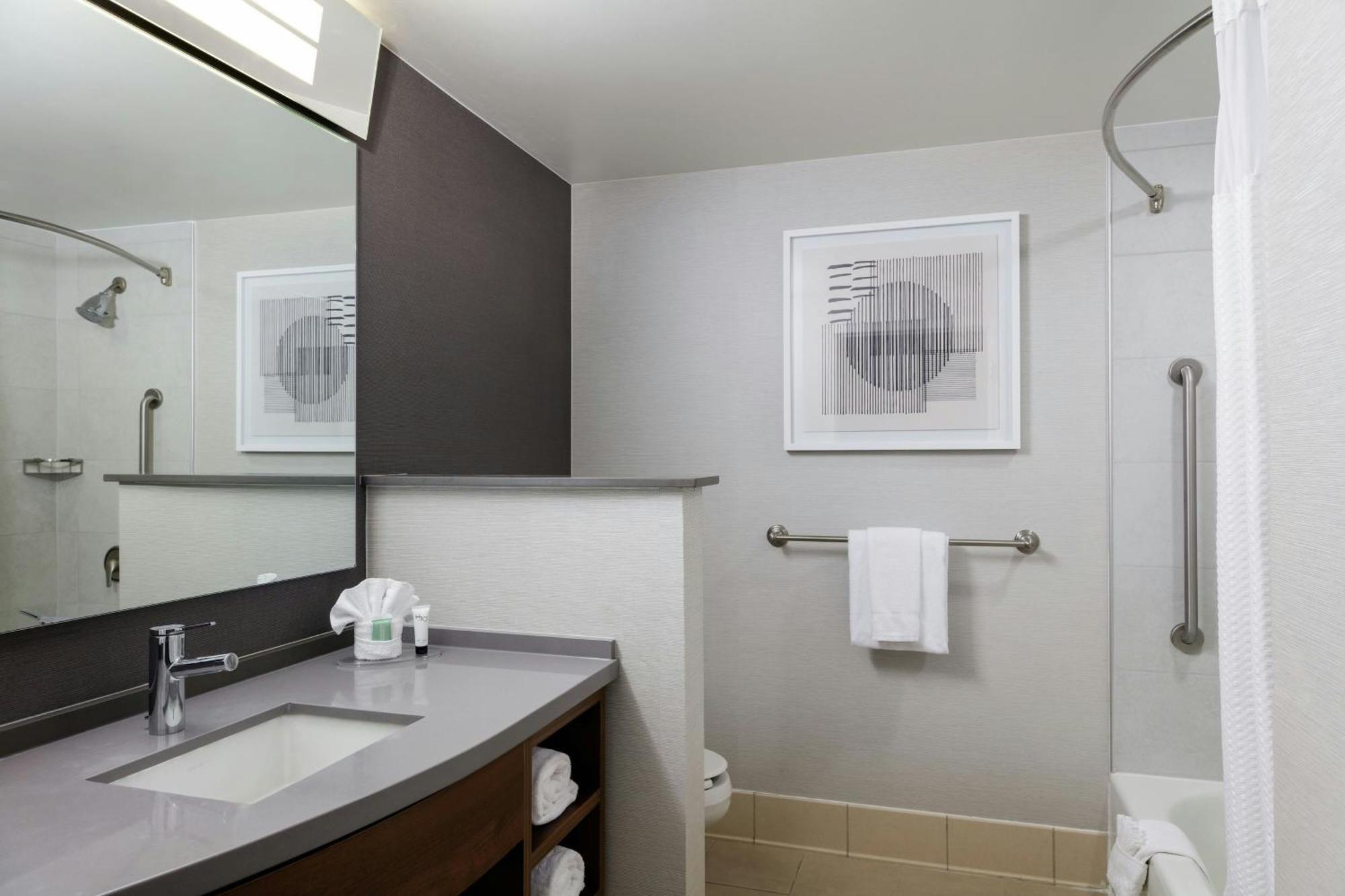 Готель Courtyard By Marriott Wichita At Old Town Екстер'єр фото
